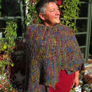 SKEINO Fan Poncho in colorway Night